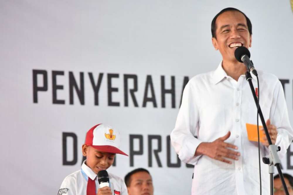 Presiden Jokowi mencairkan dana bantuan pendidikan Program Indonesia Pintar (PIP).
